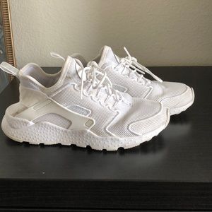 White Nike huraches